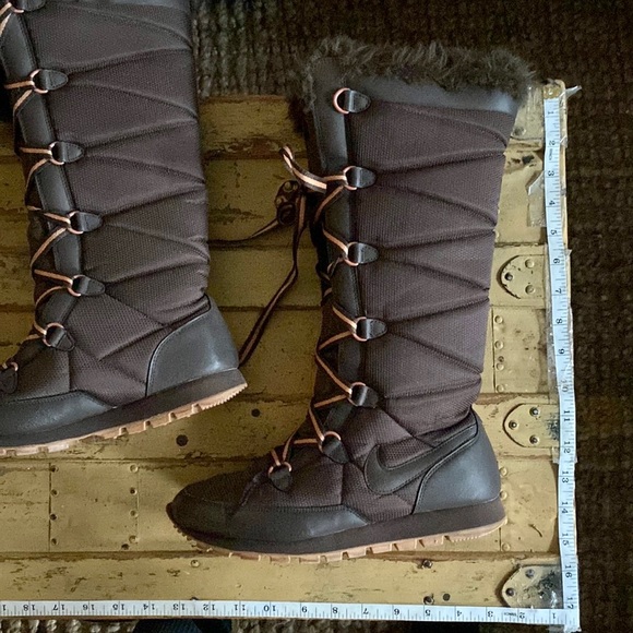 NIKE SNEAKER TALL LACE UP BOOT SNEAKERS POM POM SNOW BOOT TALL BOOT SNEAKER 8 M - Picture 4 of 12